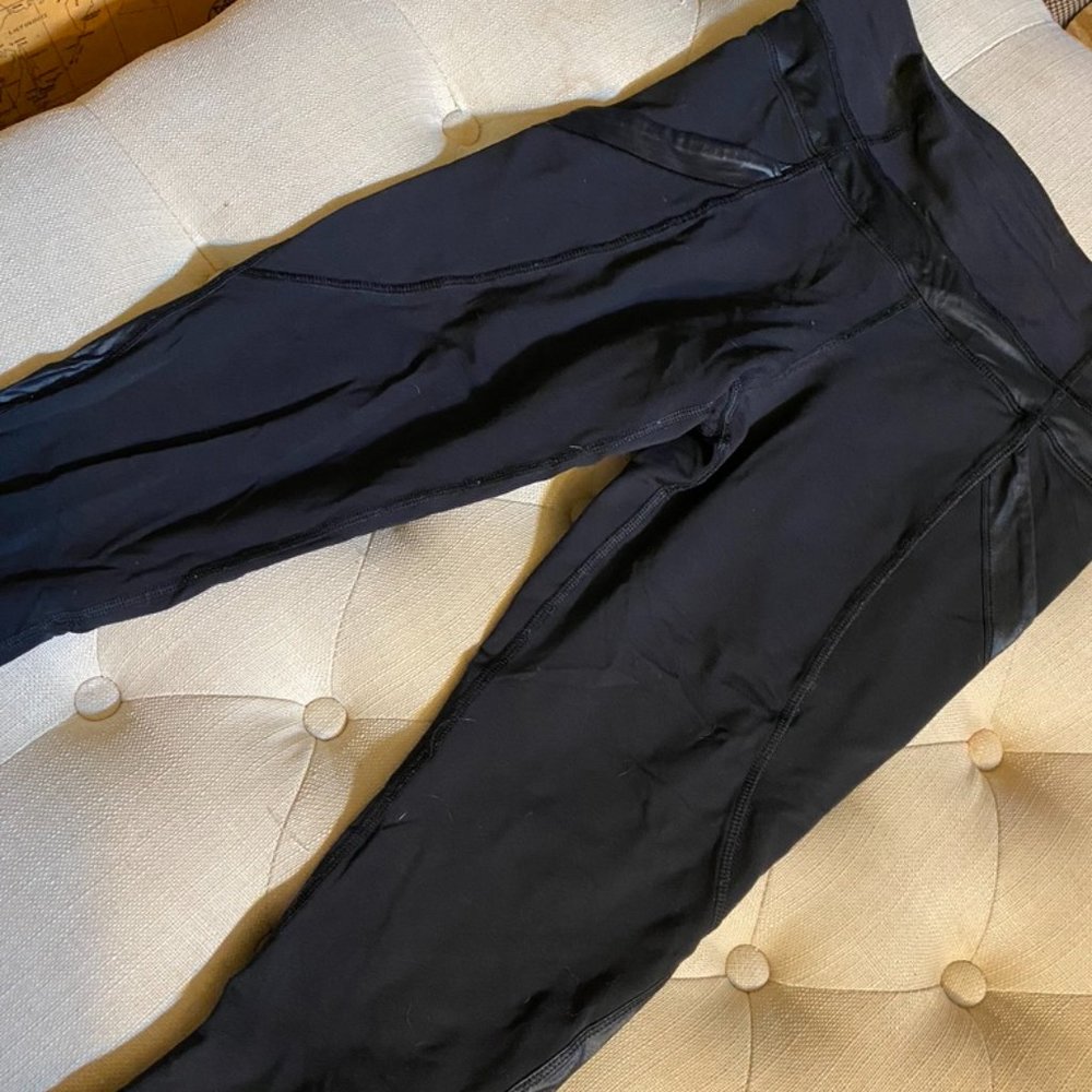 Black/Black Sheen Lululemon Cropped Leggings Sz 4